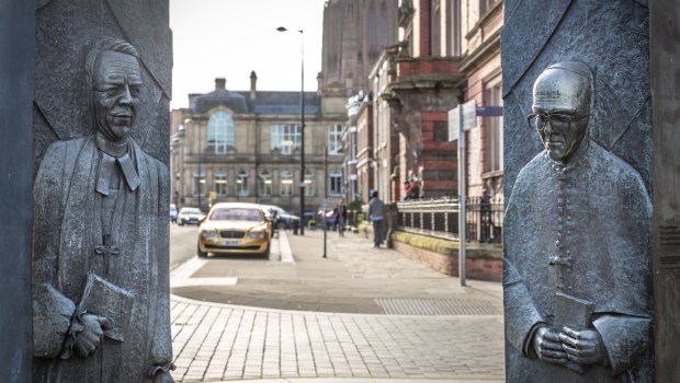 Pomnik Sheppard-Worlock w Liverpoolu