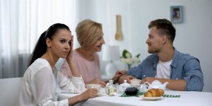 Jak opiekować się starszymi rodzicami, nie zaniedbując współmałżonka