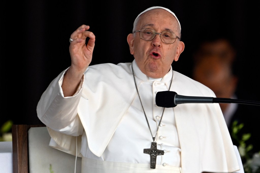 Pope-Francis-Holy-Rosary-prayer-Chapel-of-Apparitions-Sanctuary-of-Our-Lady-of-Fatima-AFP