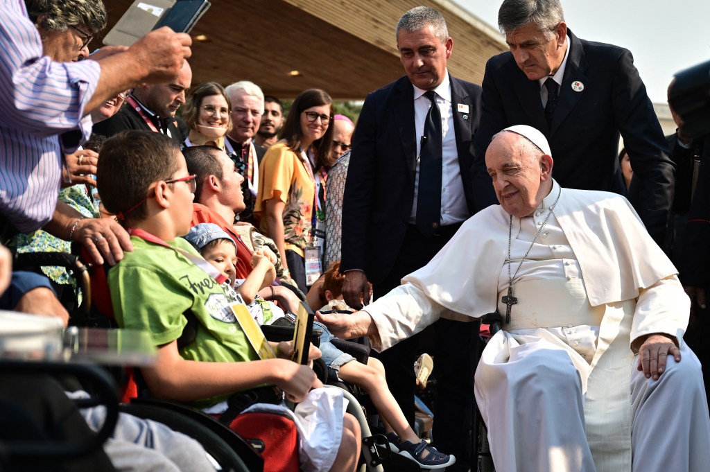 Pope-Francis-Holy-Rosary-prayer-Chapel-of-Apparitions-Sanctuary-of-Our-Lady-of-Fatima-AFP