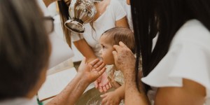 „Msza na chrzcie jest głupotą”. Sprawę wyjaśnia duszpasterz i dogmatyk