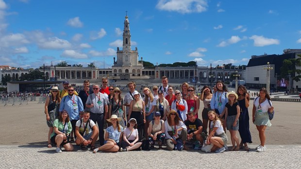 Grupa młodzieży z parafii w Głogówku na Światowych Dnia Młodzieży w Lizbonie