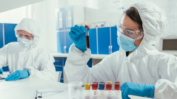 Naukowcy w laboratorium