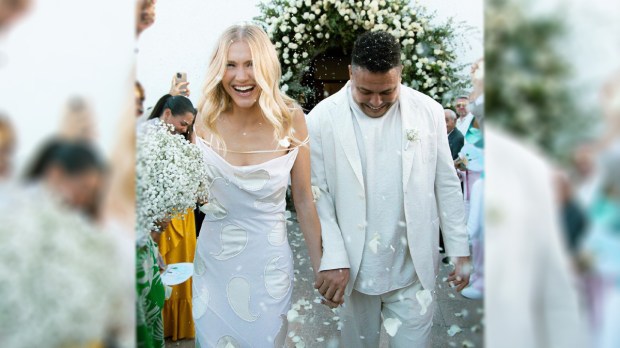 Brazilian-football-legend-Ronaldo-marries-his-model-fiance-Celina-Locks