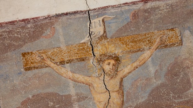 Fresk z Jezusem Chrystusem na krzyżu