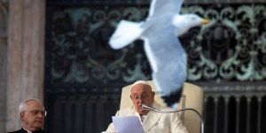 Papież Franciszek: Bóg wybiera niektórych, aby kochać wszystkich